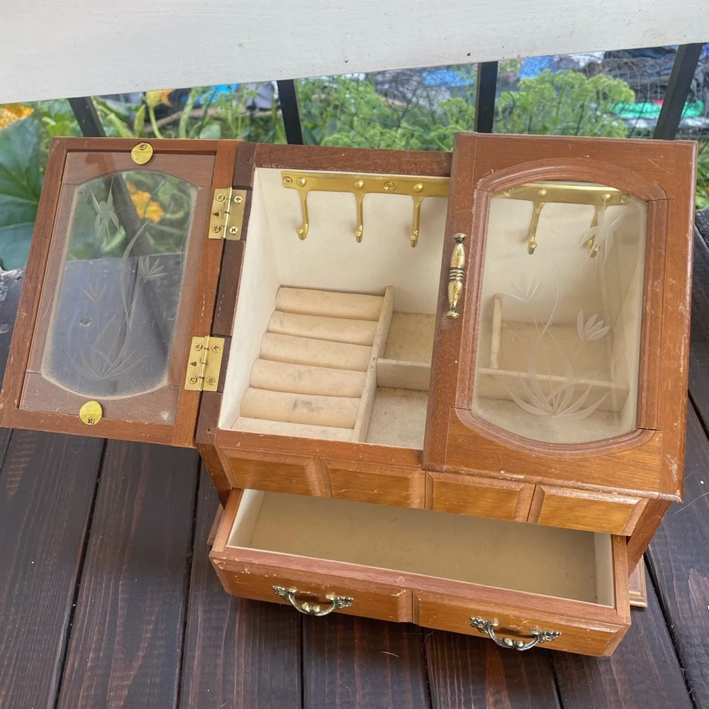 Jewelry box - Picture 2 of 2
